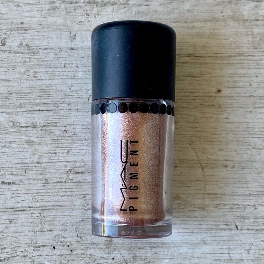 ⚡️NEW⚡️MAC Pigment in Tan
